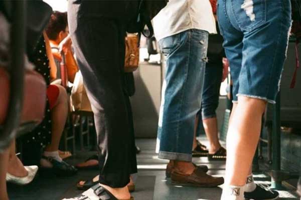 Yêu râu xanh trên xe buýt bị 3 học sinh cấp 2 tóm gọn-1