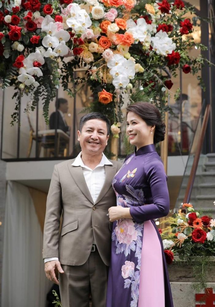 NSƯT Chí Trung ngày càng trẻ từ khi yêu doanh nhân kém 18 tuổi-3