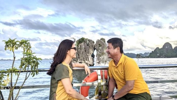 NSƯT Chí Trung ngày càng trẻ từ khi yêu doanh nhân kém 18 tuổi-8