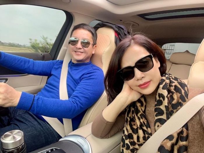 NSƯT Chí Trung ngày càng trẻ từ khi yêu doanh nhân kém 18 tuổi-7