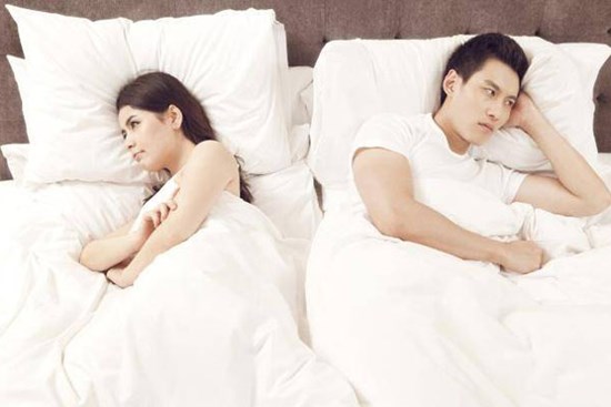 Trong chuyện ấy, phụ nữ ghét nhất 3 cách cư xử này của chồng mà đàn ông không biết