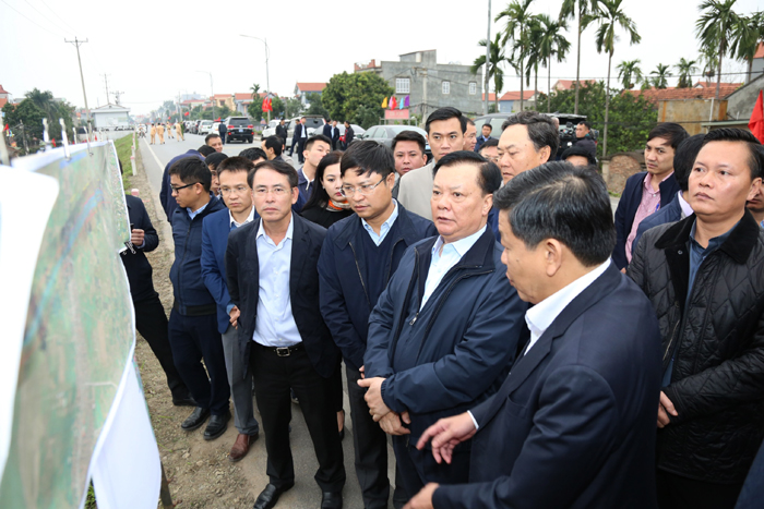 Bí thư Thành ủy Đinh Tiến Dũng kiểm tra công tác GPMB đường Vành đai 4, tại huyện Đan Phượng, Hoài Đức-2