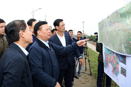 Bí thư Thành ủy Đinh Tiến Dũng kiểm tra công tác GPMB đường Vành đai 4, tại huyện Đan Phượng, Hoài Đức