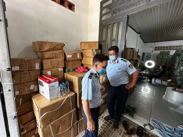 TP HCM: Phát hiện số lượng lớn mỹ phẩm trị giá gần 2 tỉ đồng có dấu hiệu làm giả-1