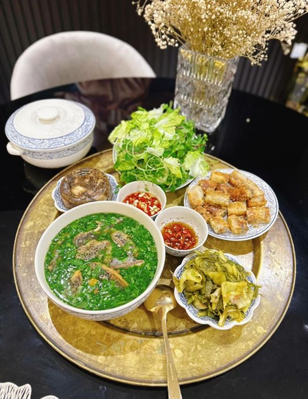 Từ khi có tình yêu, Quỳnh búp bê chăm vào bếp hẳn lên, nhìn mâm cơm là thấy khéo léo-2