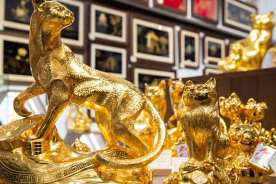 Giá vàng hôm nay 17/2: USD giảm, vàng tăng giá