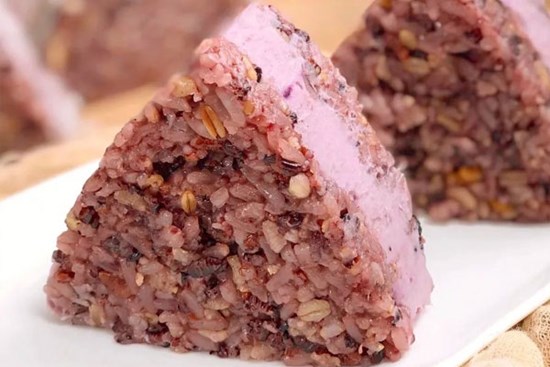 Bữa sáng ấm bụng lại giúp giảm cân với món cơm nắm dẻo thơm hấp dẫn