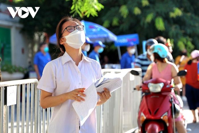 Tuyển sinh lớp 10 ở Hà Nội: Nên thi 3 môn hay 4 môn?-1