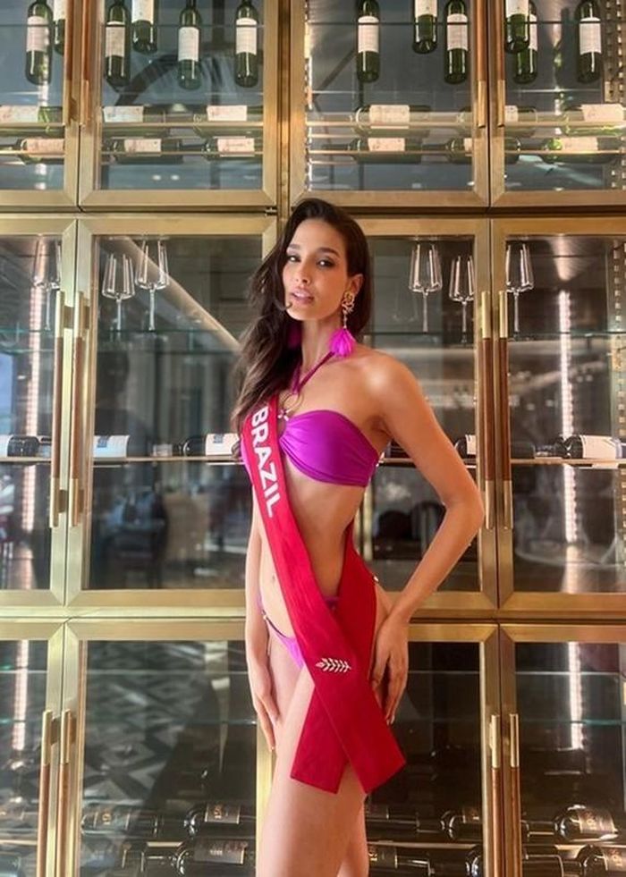 Nhan sắc mỹ nhân Brazil đăng quang Miss Charm 2023-11