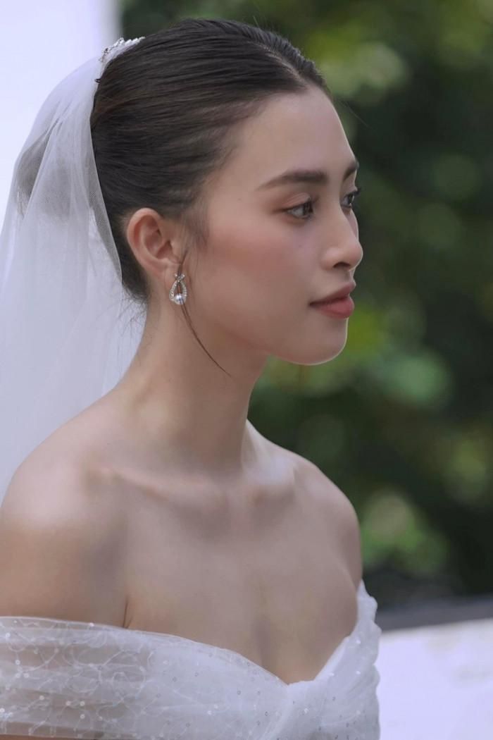 Đứng hình trước nhan sắc của Tiểu Vy sau 5 năm đăng quang Hoa hậu Việt Nam-9