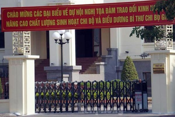 Một trường tiểu học quy định học sinh không phải làm bài tập sau 21h-4