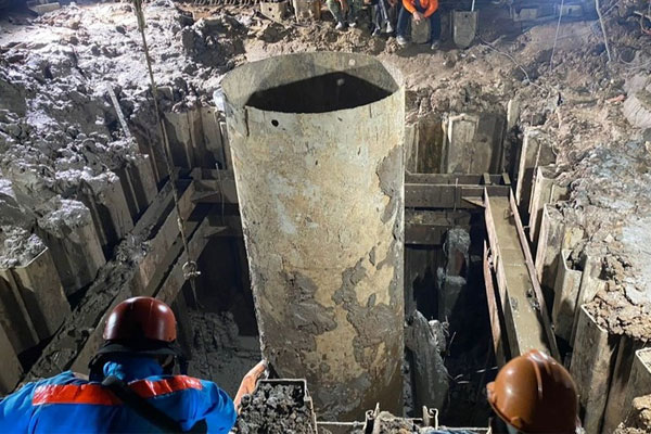 Vụ bé trai 10 tuổi rơi trụ bê tông: Công an không khởi tố vụ án-1