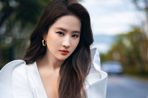 Đằng sau khoảnh khắc bị cô lập của Lưu Diệc Phi-6