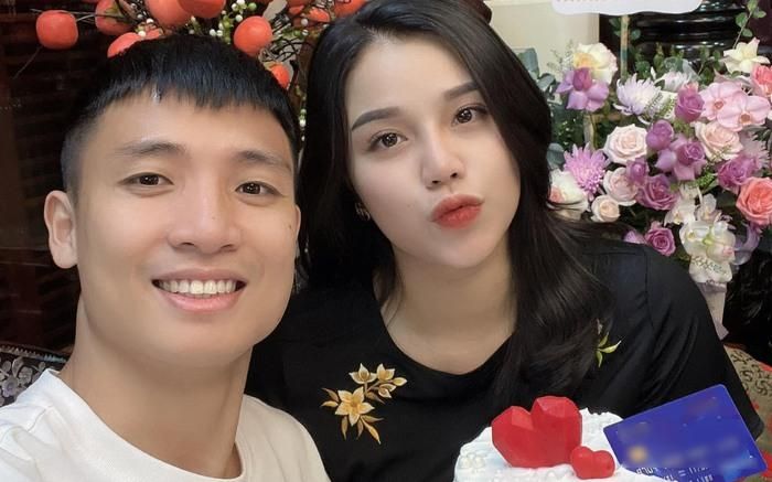 Nàng dâu số hưởng nhất làng bóng đá-1