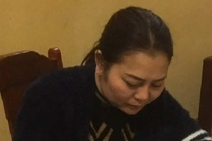 Người phụ nữ lăng mạ, đụng chạm CSGT có thể đối diện hình phạt nào?-2