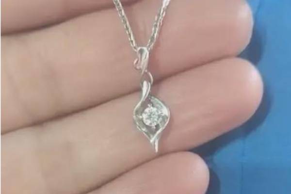 Đau bụng đi khám, cô gái choáng khi bác sĩ nói sắp sinh-2