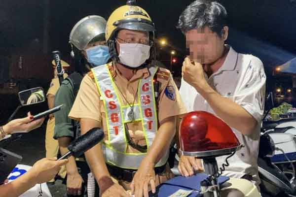 Bác sĩ nói gì trước tin uống thuốc tránh thai thổi bay nồng độ cồn?-3