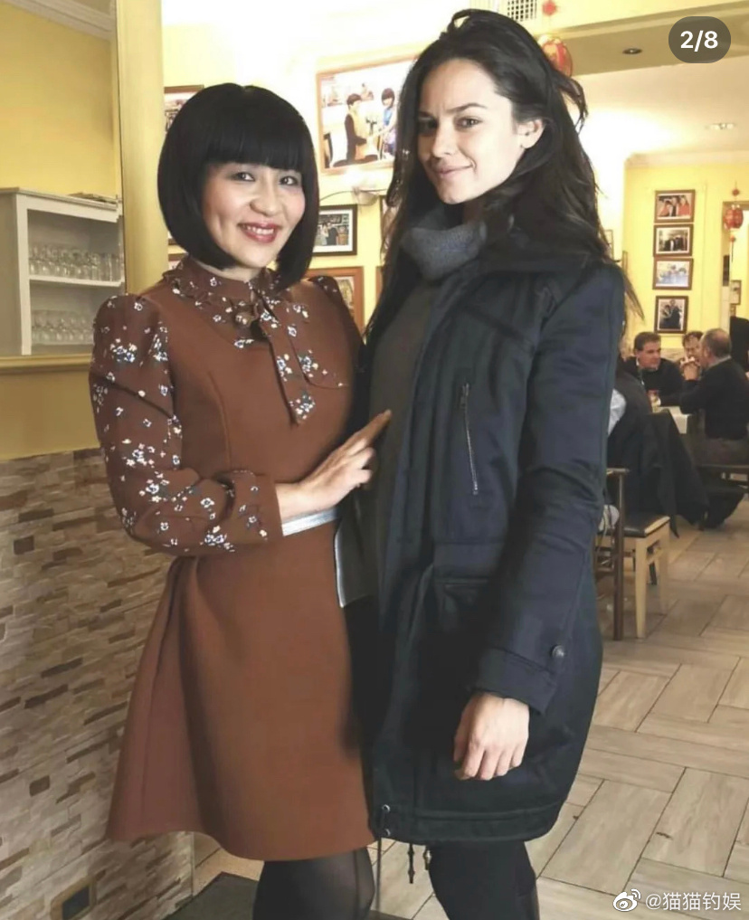 Sự thật sau bức ảnh mẹ vợ Song Joong Ki xuất hiện-2