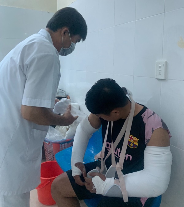 Đề nghị trả phí giao hàng, nam shipper bị đánh gãy hai tay-2