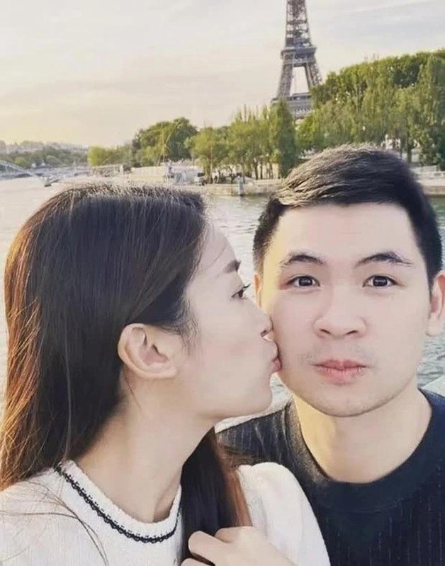 Con trai bầu Hiển bị soi kém ga lăng với vợ hoa hậu-7