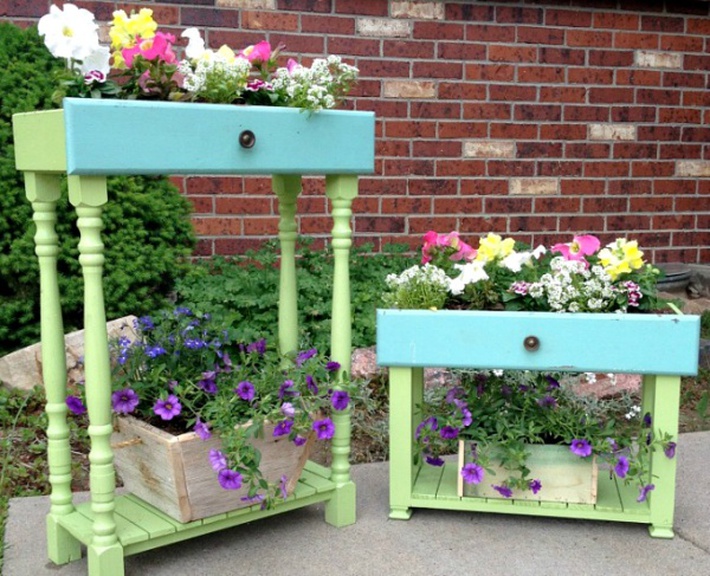 Cách tận dụng tủ và ghế cũ để trang trí khu vườn mùa hè thêm xanh mát-2