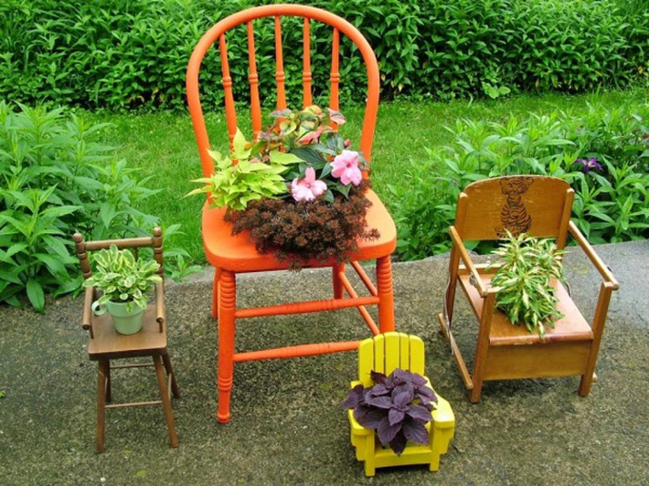 Cách tận dụng tủ và ghế cũ để trang trí khu vườn mùa hè thêm xanh mát-10