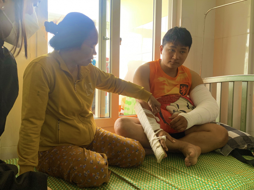 Shipper bị đánh khi giao hàng phải mổ cả 2 tay-2