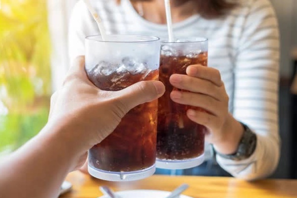 Chàng trai 23 tuổi răng bị ăn mòn, gãy gần hết cả hàm vì loại đồ uống giới trẻ không ai là không thích-2