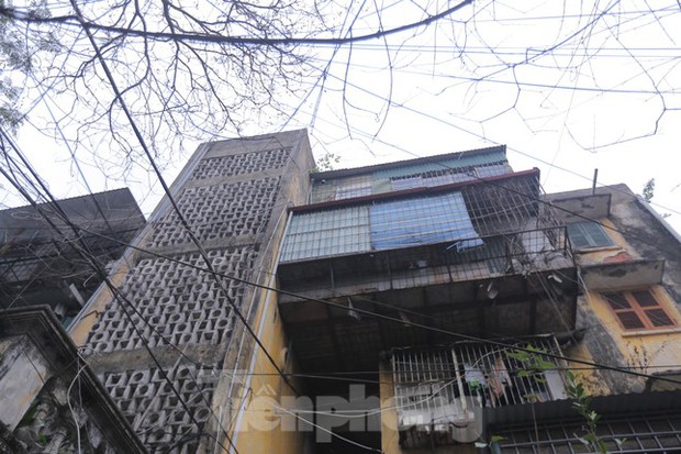 Chính quyền nói chung cư cũ nguy hiểm, người dân bảo nghiêng bền vững-6