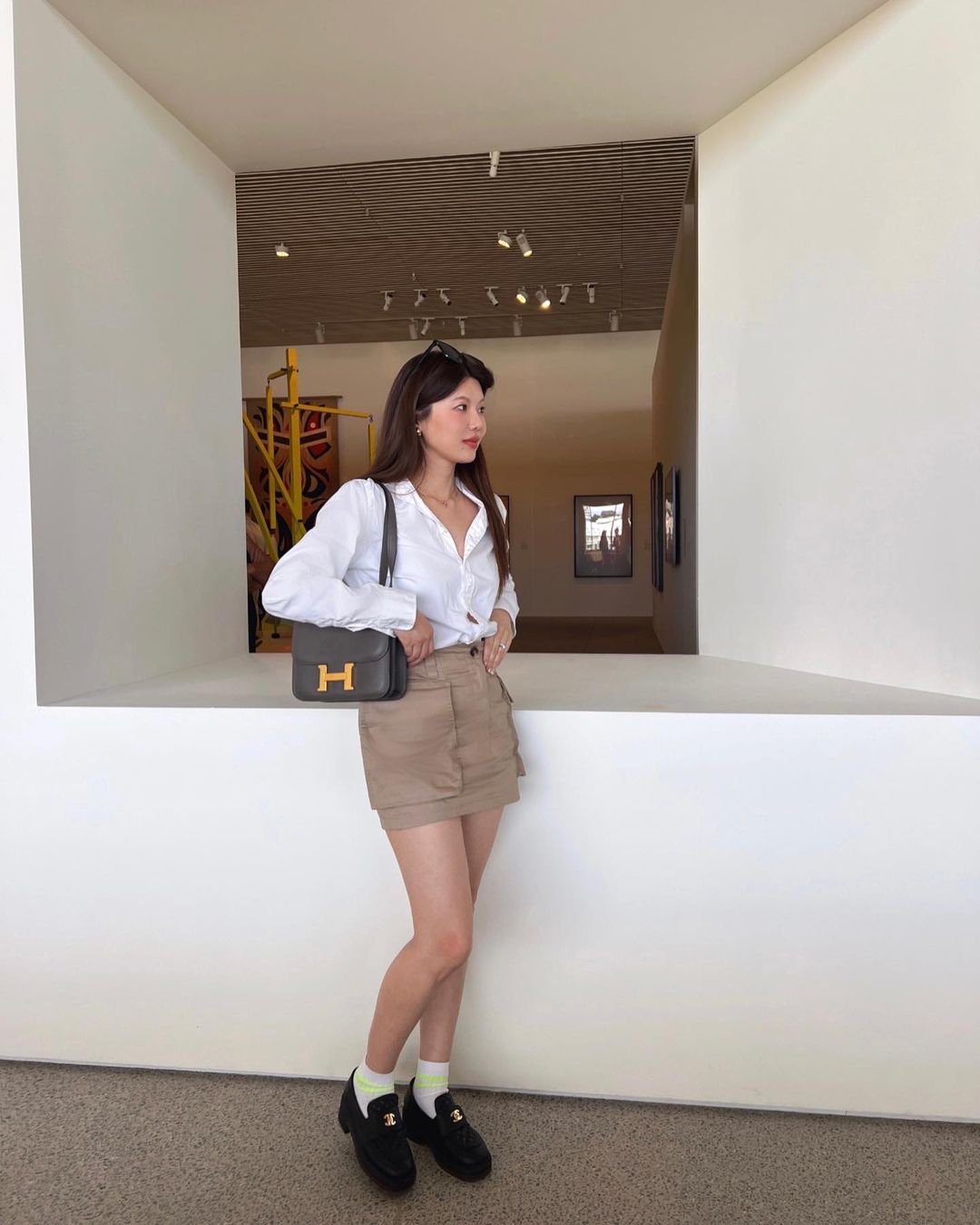 9 công thức diện sơ mi trắng đơn giản và ưng mắt cho nàng công sở-4