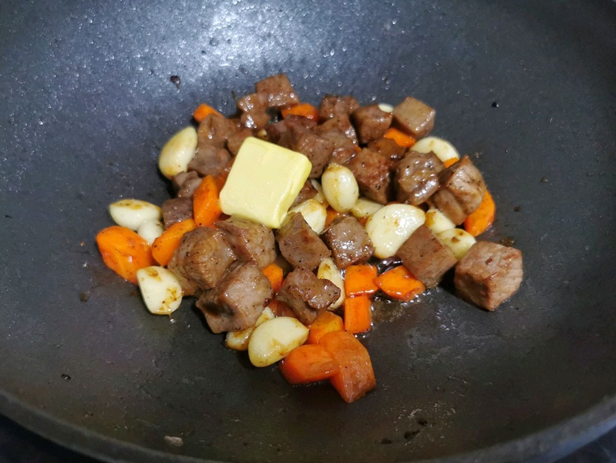 Bò lúc lắc bơ tỏi thơm lừng mềm ngon, giúp phòng cảm cúm hiệu quả-6