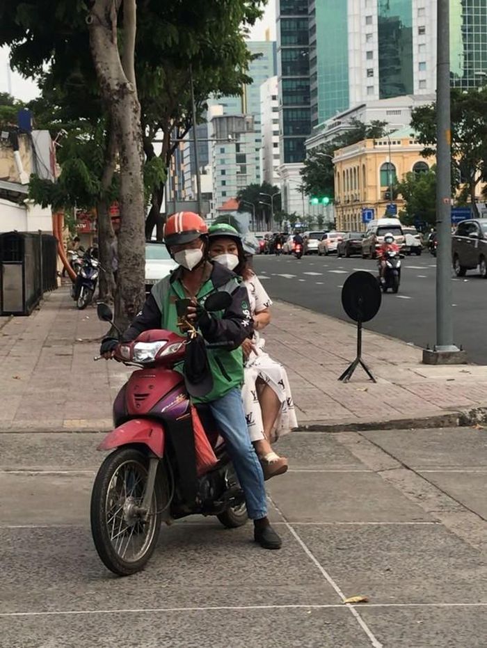 Từng nổi tiếng một thời, Siu Black giờ vất vả nuôi heo, làm nước mắm-5