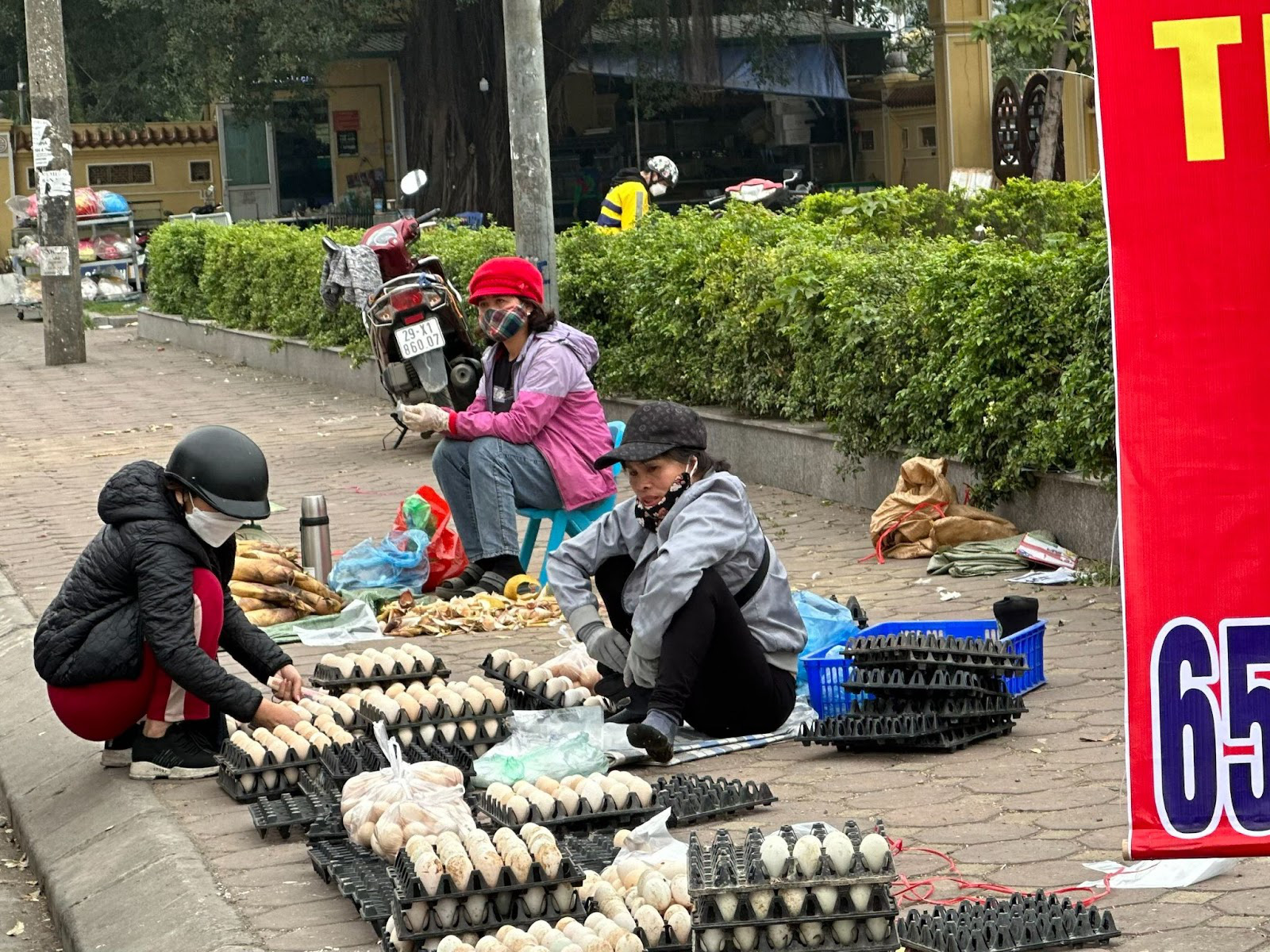 Thực hư trứng gà giải cứu” 65.000 đồng/30 quả?-2