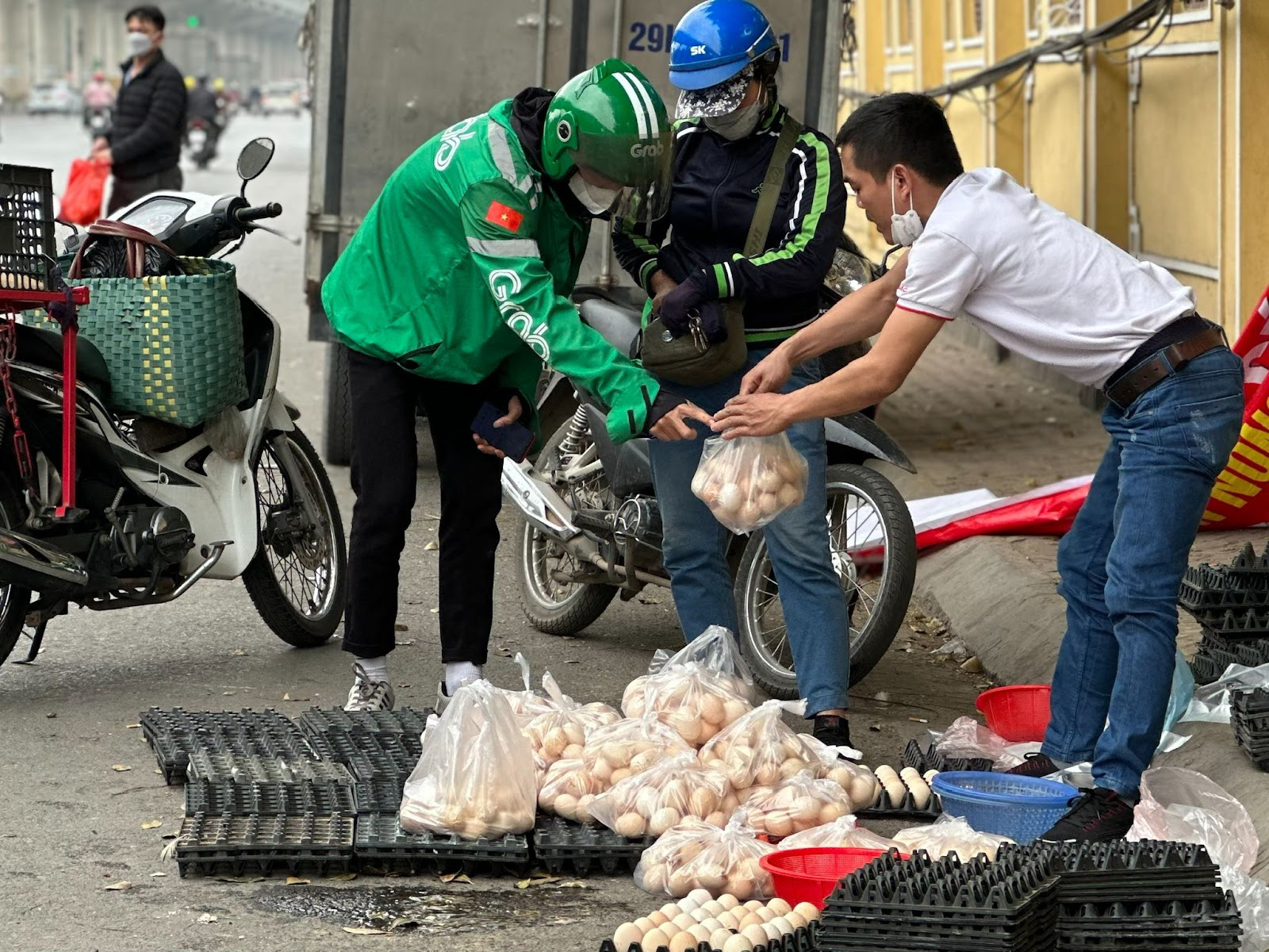 Thực hư trứng gà giải cứu” 65.000 đồng/30 quả?-3