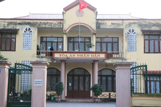 Hy hữu vụ án ly hôn, đôi vợ chồng đòi bắt hết cá dưới hồ để phân chia