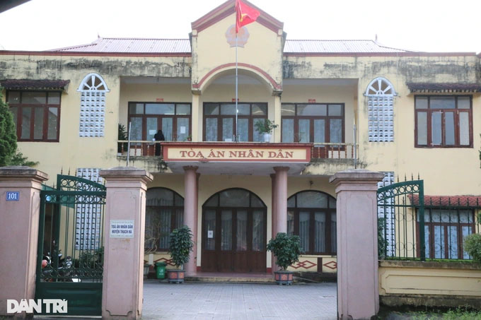 Hy hữu vụ án ly hôn, đôi vợ chồng đòi bắt hết cá dưới hồ để phân chia-1