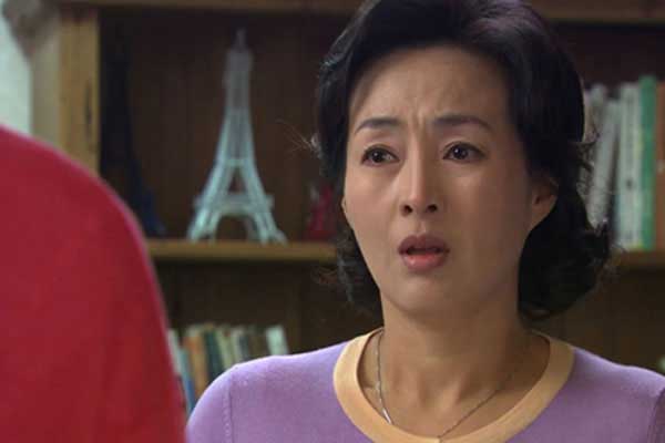 Con dâu đến ở 3 ngày tôi mất 100 triệu, khi vào phòng ngủ của nó, tôi liền rút hết tiền tiết kiệm-2