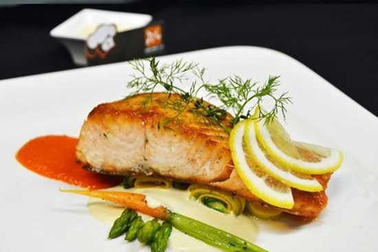 Nướng cá hồi theo cách này đảm bảo thơm nức không còn chút tanh