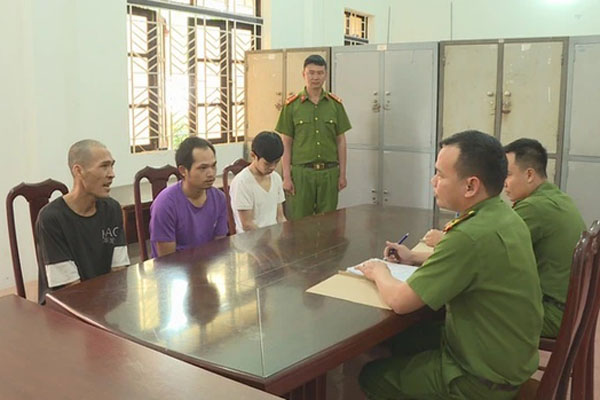 Video: Kinh hoàng ôtô lao lên vỉa hè, tông chết người-2