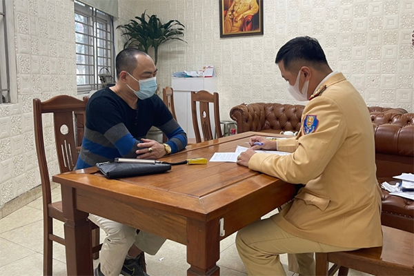 Phụ xe buýt từ chối đón người khuyết tật ở TP Vinh bị phạt 100.000 đồng-2