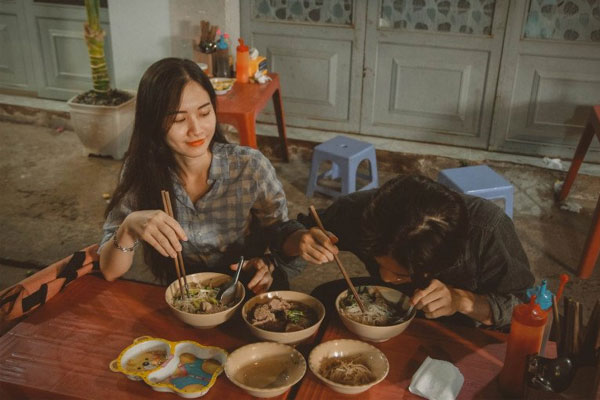Gặp mặt người yêu của bạn, tôi ngộ ra đàn ông có 3 biểu hiện này trên bàn ăn nên chia tay sớm-1