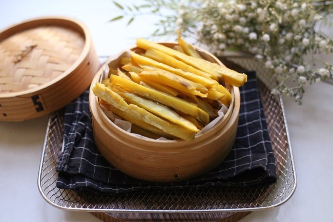 Dùng nồi chiên không dầu làm khoai lang sấy dẻo vừa nhàn thân mà ăn lại ngon-6