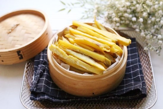 Dùng nồi chiên không dầu làm khoai lang sấy dẻo vừa nhàn thân mà ăn lại ngon