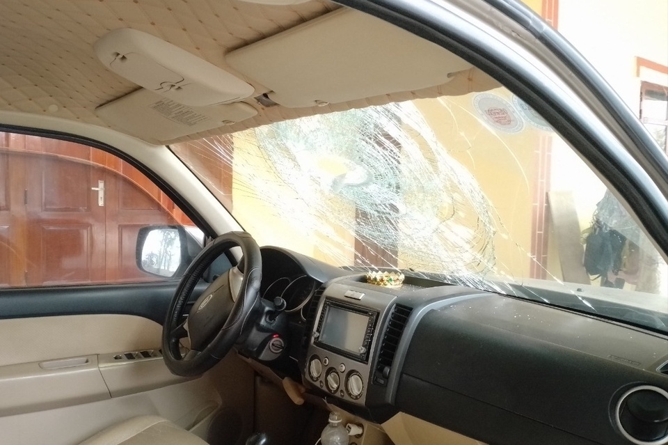 Tôi đang chạy 100 km/h trên cao tốc khi hòn đá xuyên thủng kính-2