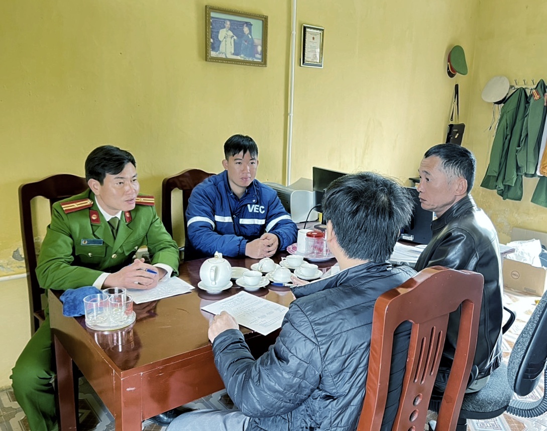 Tôi đang chạy 100 km/h trên cao tốc khi hòn đá xuyên thủng kính-3