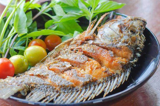 Đảm bảo khi biết được bí kíp này bạn sẽ thấy việc rán cá nhàn nhã hơn rất nhiều.