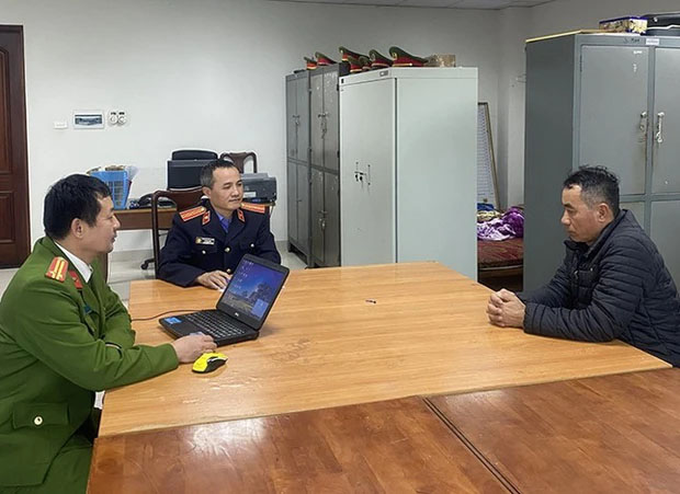 Tạm giam người mẹ cho con gái 10 tuổi uống thuốc ngủ để tình nhân xâm hại-2