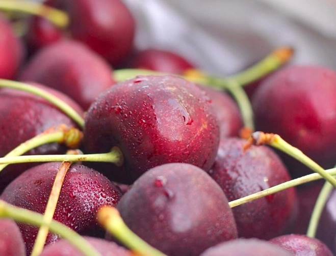 Cherry nhập khẩu rớt giá quá nửa, bà nội trợ đua nhau mua-3