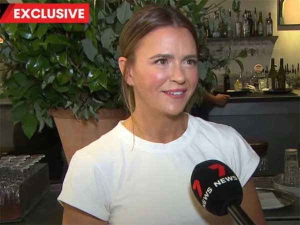 Danh tính vị khách tip 10.000 USD cho nữ phục vụ-2