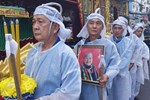 NSND Bạch Tuyết lên tiếng về việc cười trong tang lễ nghệ sĩ Thiên Kim-4